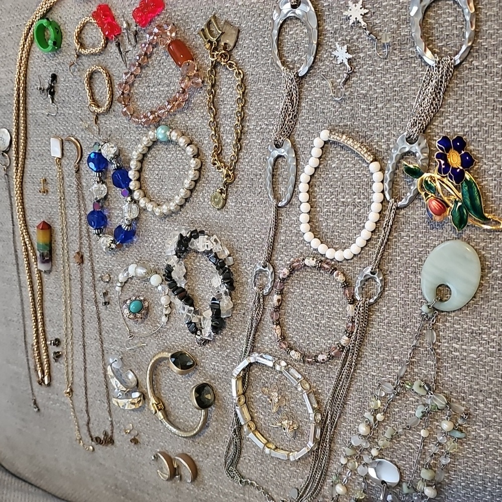 2lb 5oz Mystery Mixed Jewelry Lot! - Picture 5 of 5